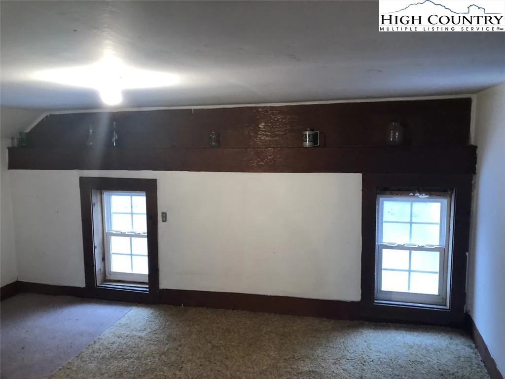 Image number 18 for the current listing