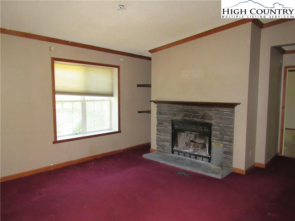 Image number 19 for the current listing