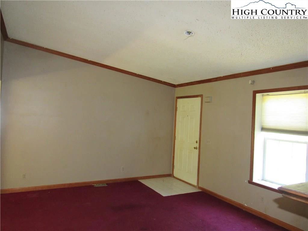 Image number 18 for the current listing