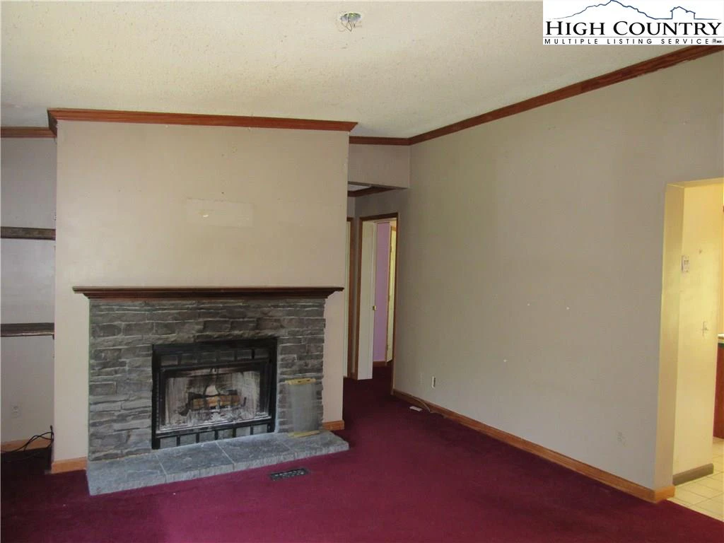 Image number 17 for the current listing