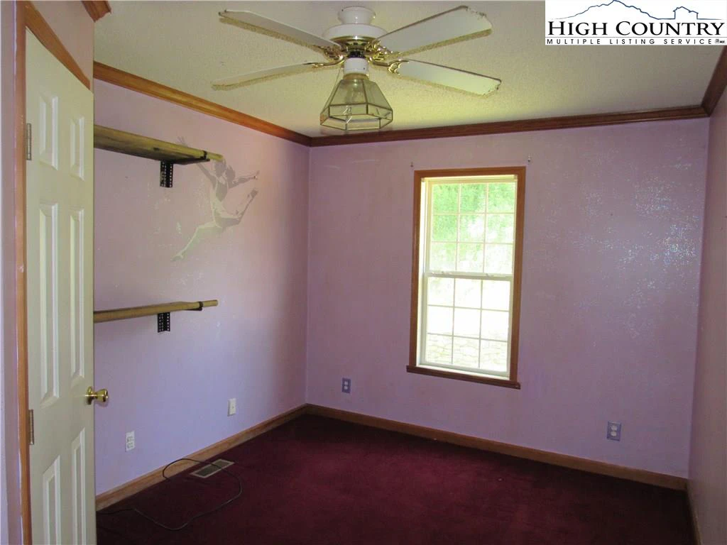 Image number 2 for the current listing