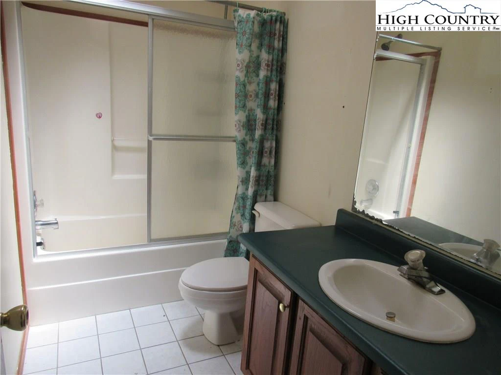 Image number 12 for the current listing