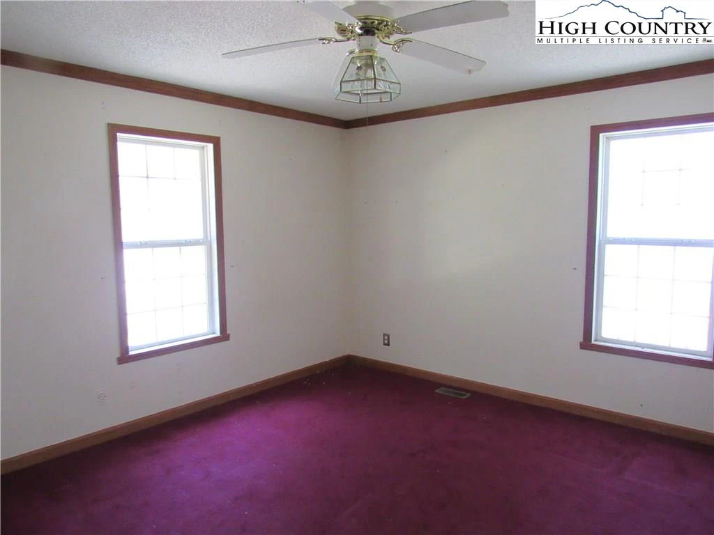Image number 10 for the current listing