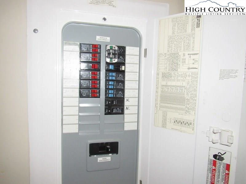 Image number 8 for the current listing