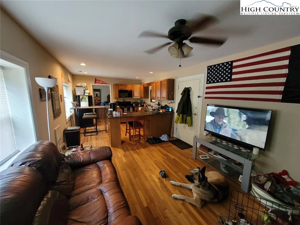 Image number 14 for the current listing