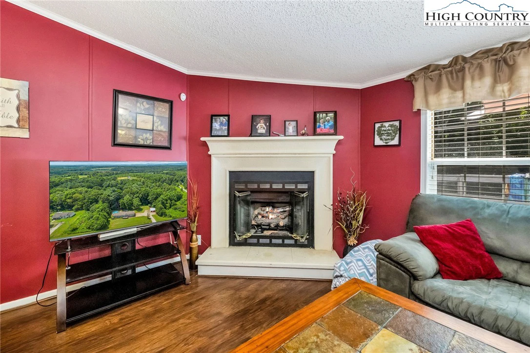 Image number 14 for the current listing
