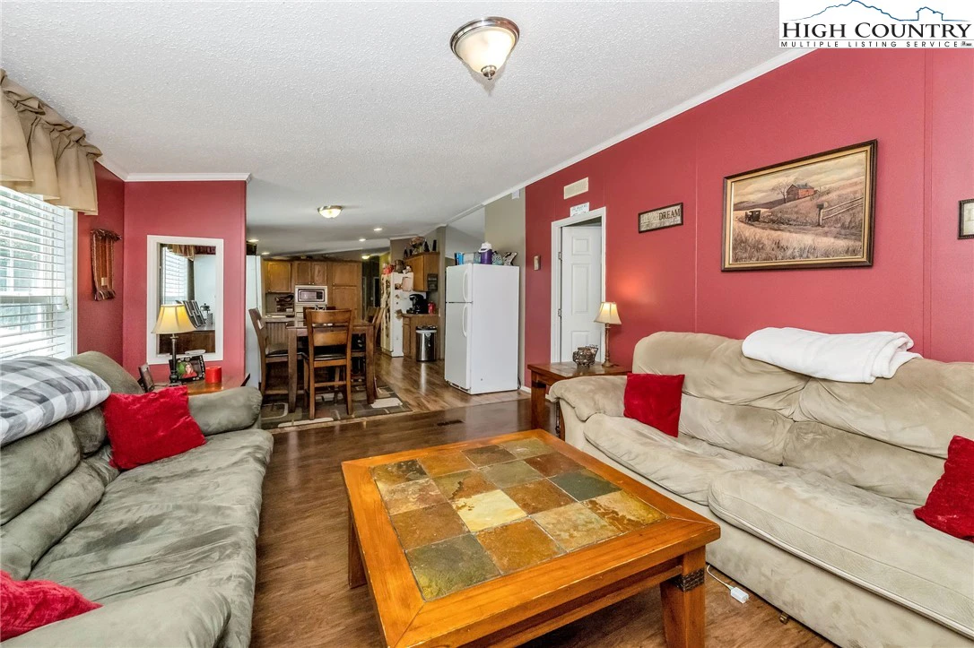 Image number 3 for the current listing