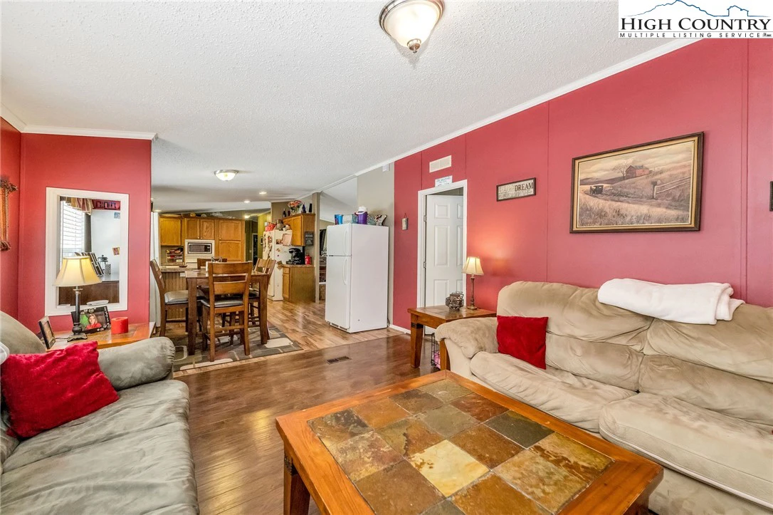 Image number 4 for the current listing