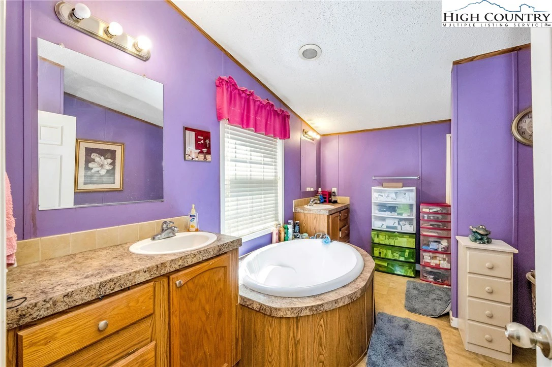 Image number 8 for the current listing