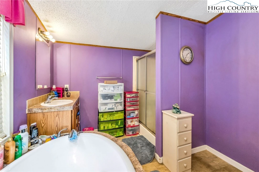 Image number 9 for the current listing