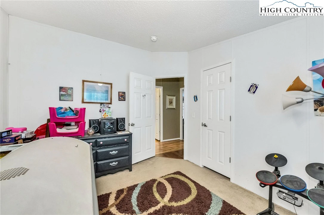 Image number 15 for the current listing