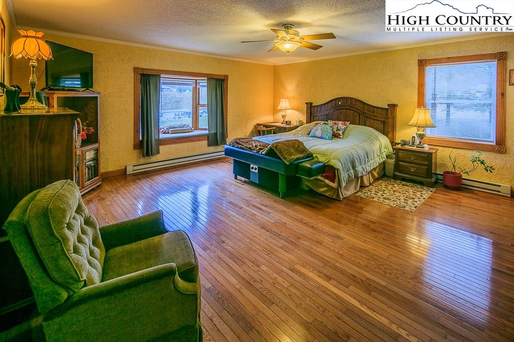 Image number 6 for the current listing
