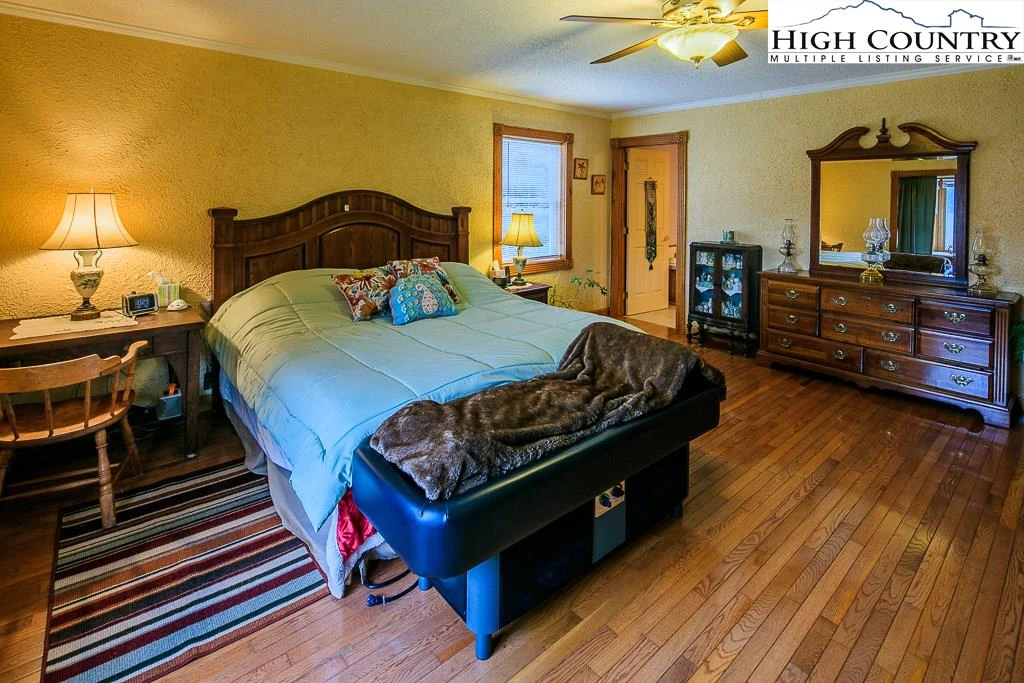 Image number 7 for the current listing