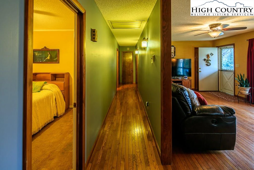 Image number 2 for the current listing