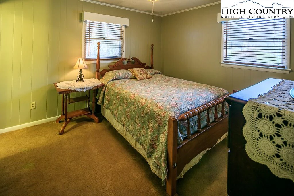 Image number 18 for the current listing