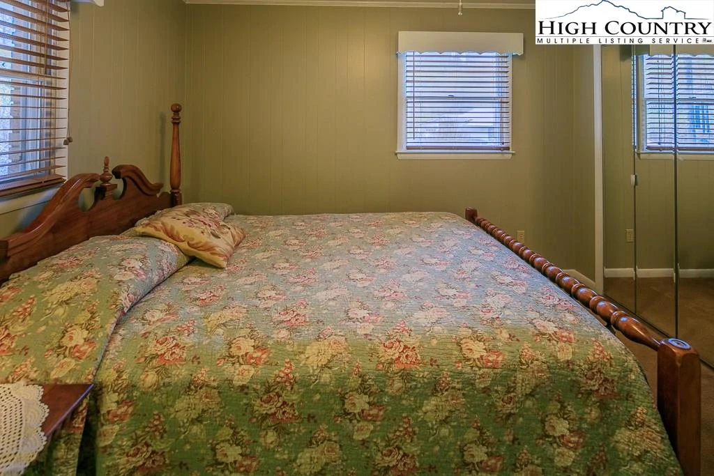Image number 19 for the current listing