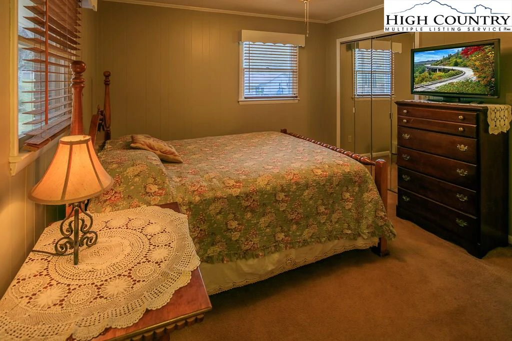 Image number 20 for the current listing