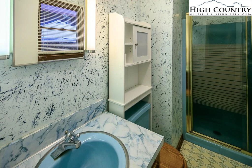 Image number 21 for the current listing