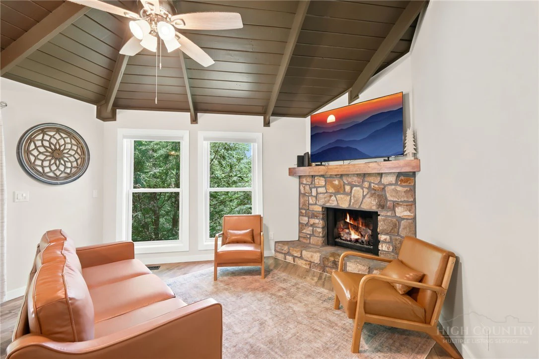 Image number 1 for the current listing