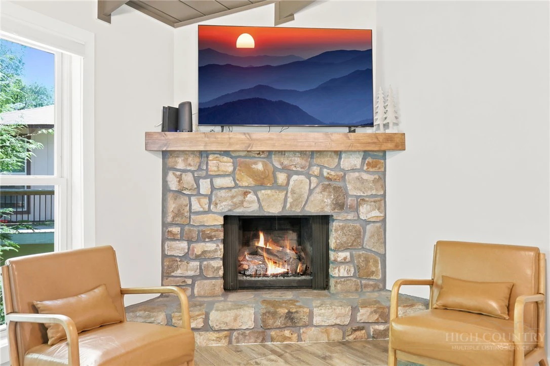 Image number 8 for the current listing