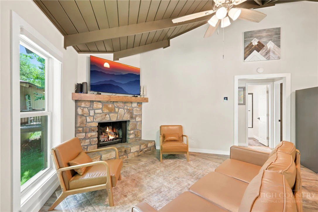Image number 9 for the current listing