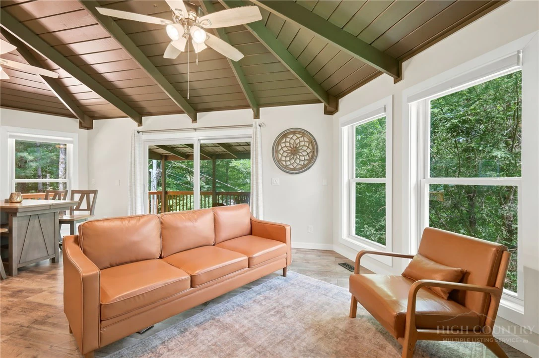Image number 10 for the current listing
