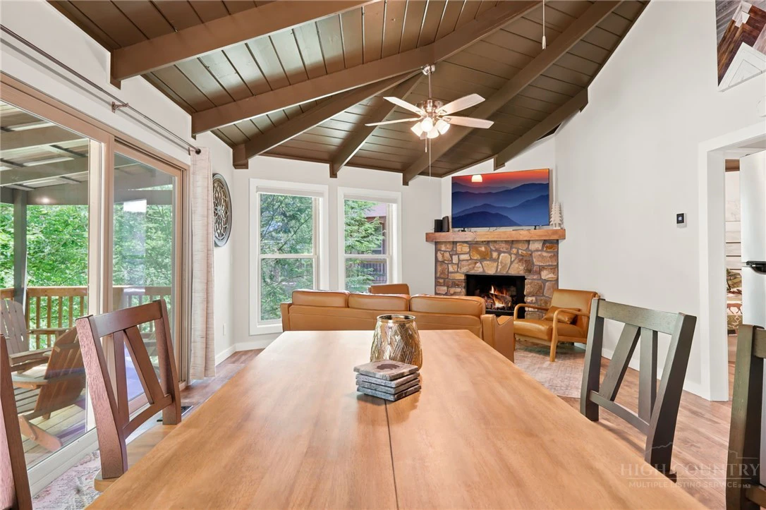 Image number 5 for the current listing