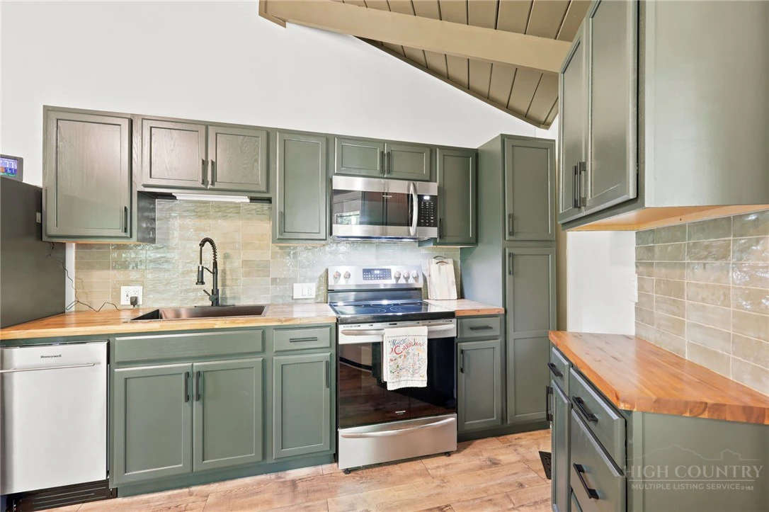 Image number 16 for the current listing