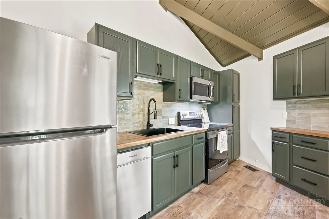 Image number 19 for the current listing