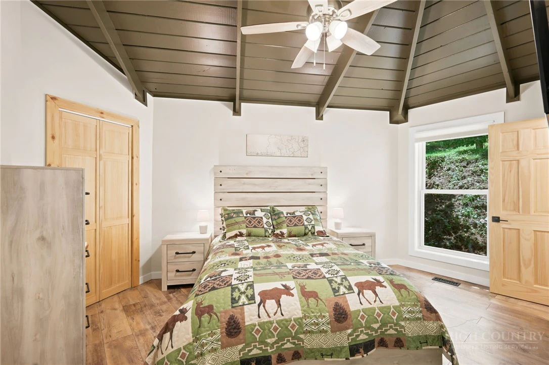 Image number 21 for the current listing