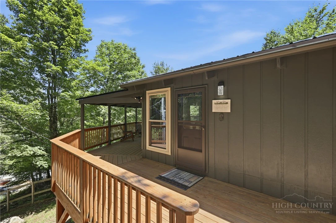 Image number 14 for the current listing