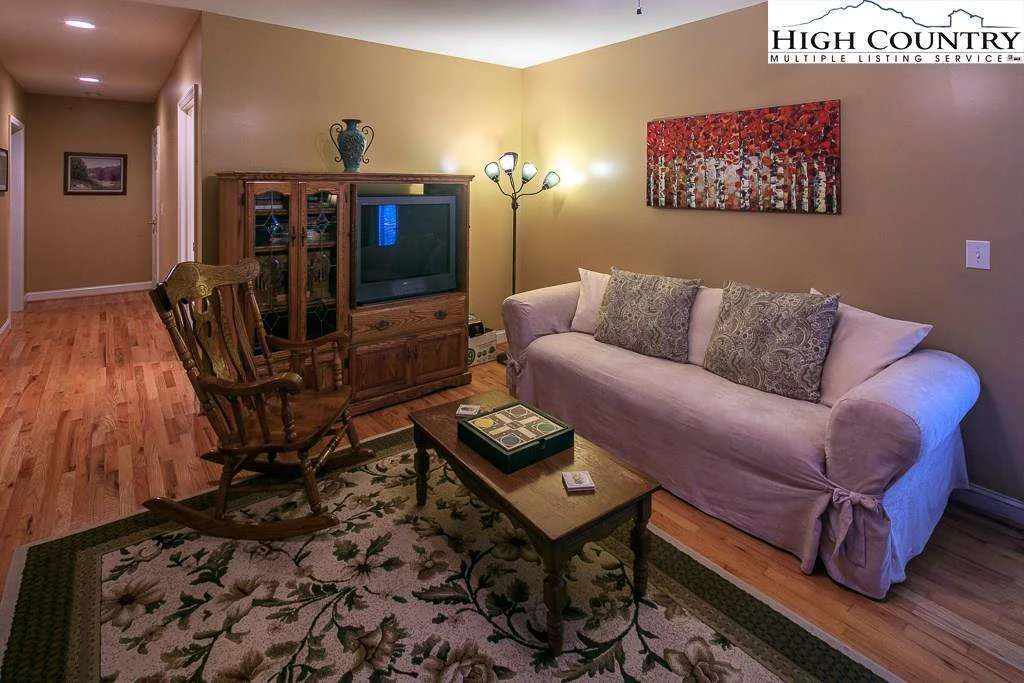 Image number 12 for the current listing