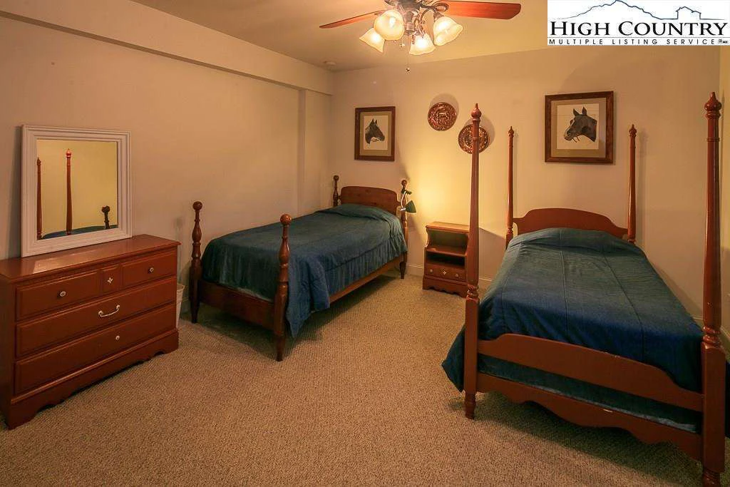 Image number 6 for the current listing