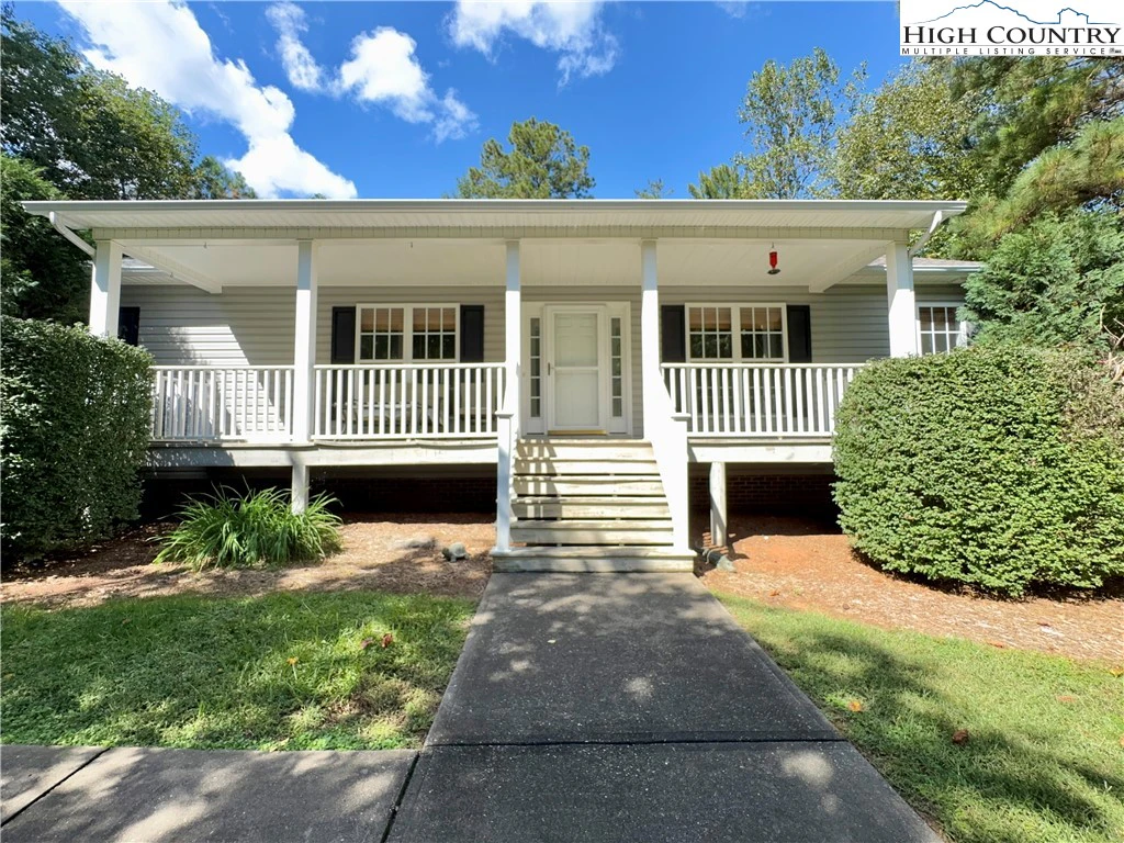 Image number 17 for the current listing