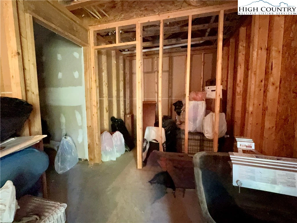 Image number 19 for the current listing