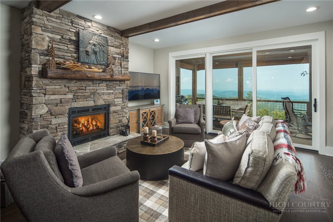 Image number 2 for the current listing