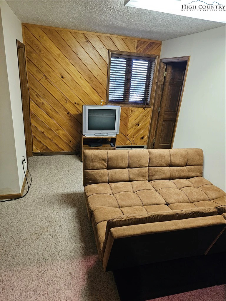 Image number 14 for the current listing