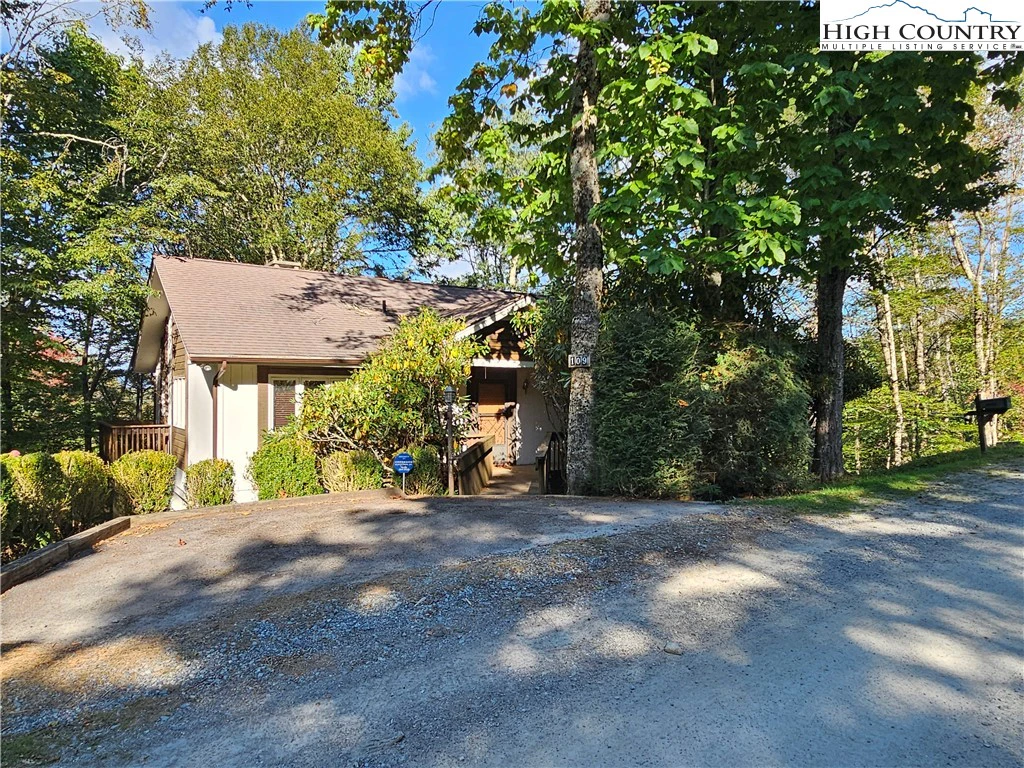 Image number 1 for the current listing
