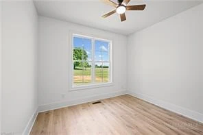 Image number 5 for the current listing