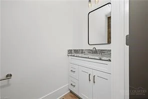 Image number 14 for the current listing