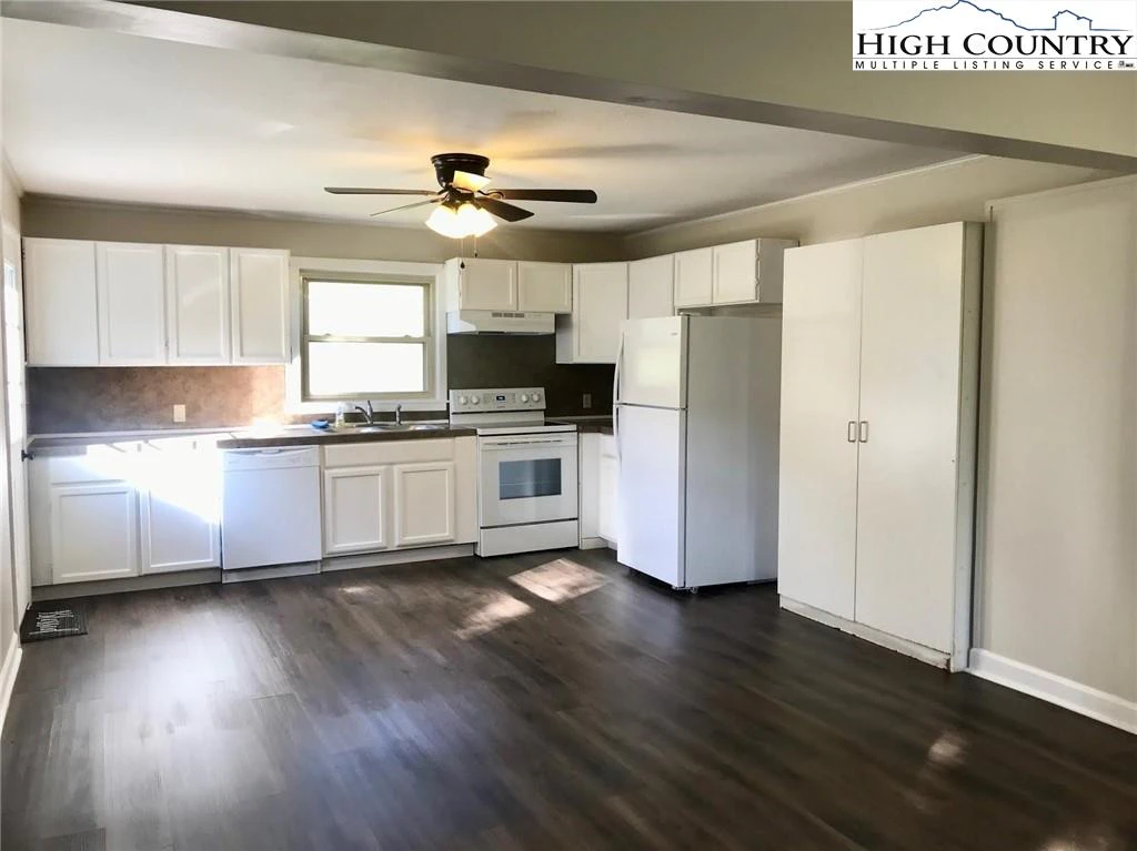 Image number 3 for the current listing