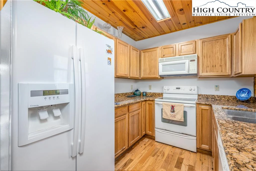 Image number 3 for the current listing