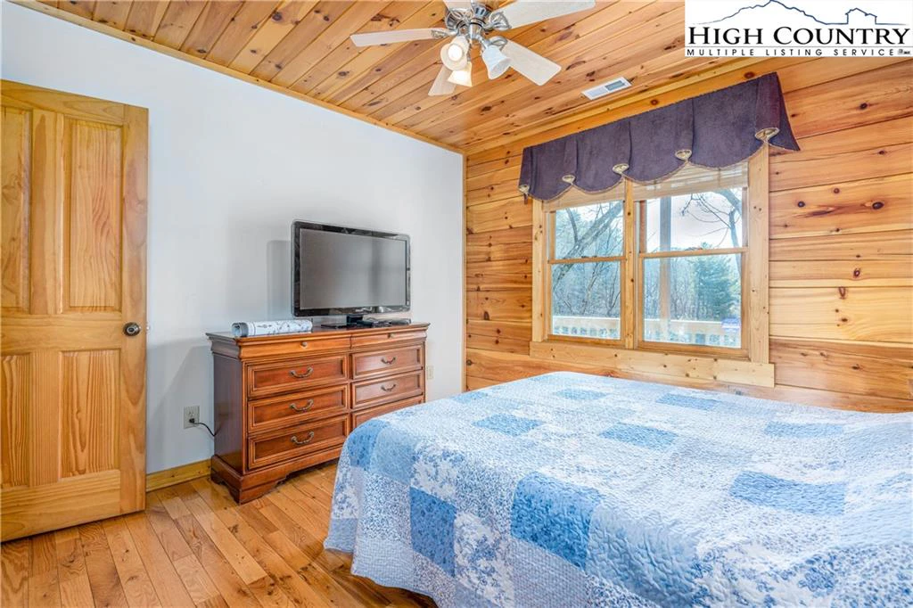 Image number 5 for the current listing