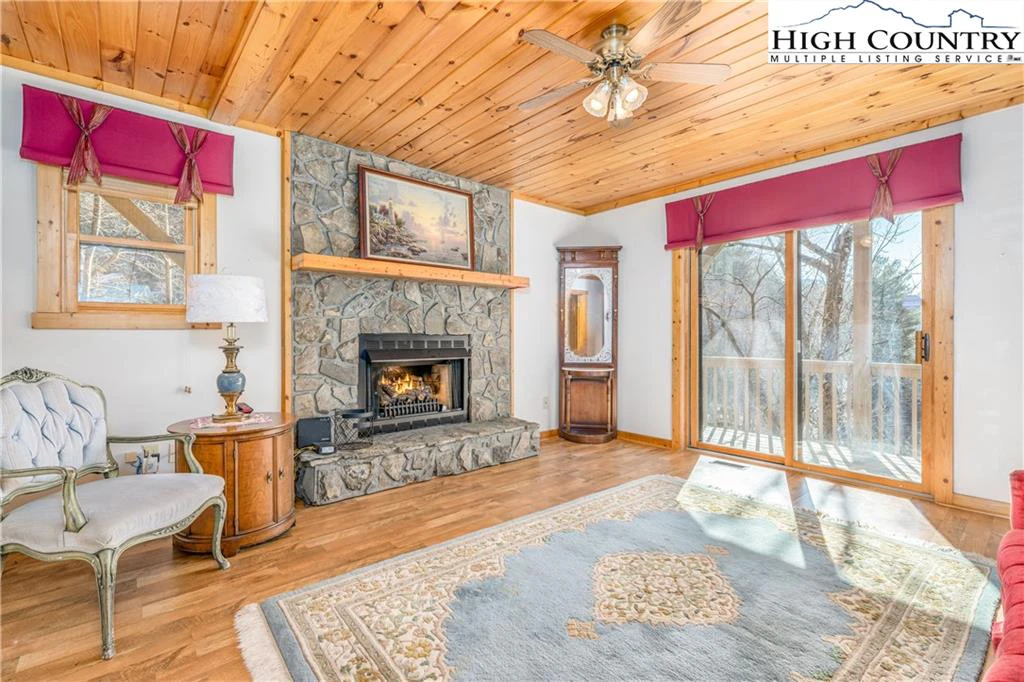 Image number 9 for the current listing