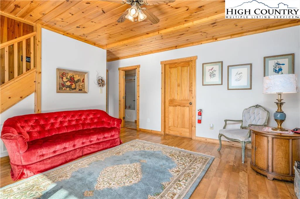 Image number 10 for the current listing