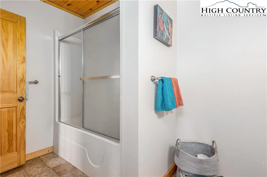 Image number 2 for the current listing