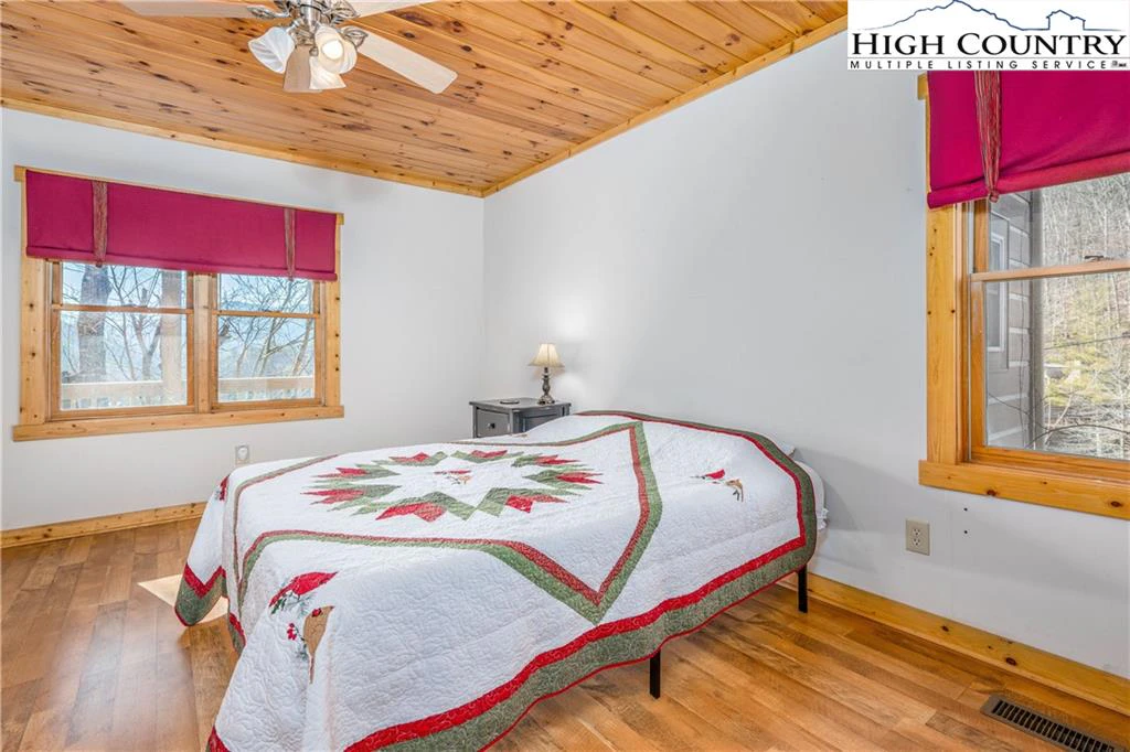 Image number 14 for the current listing