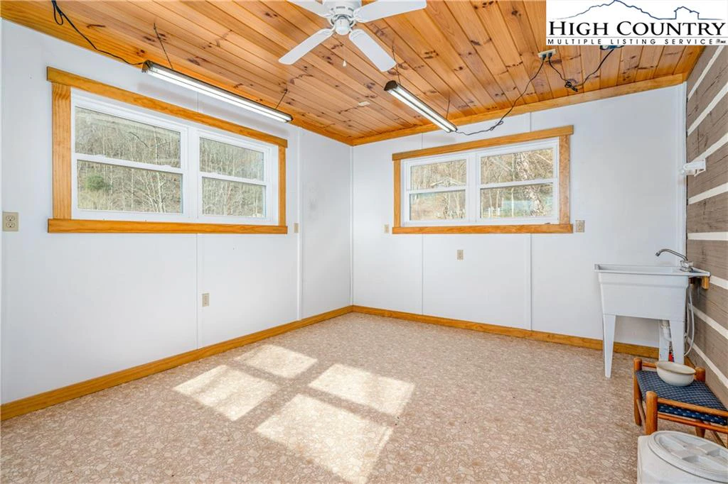 Image number 18 for the current listing