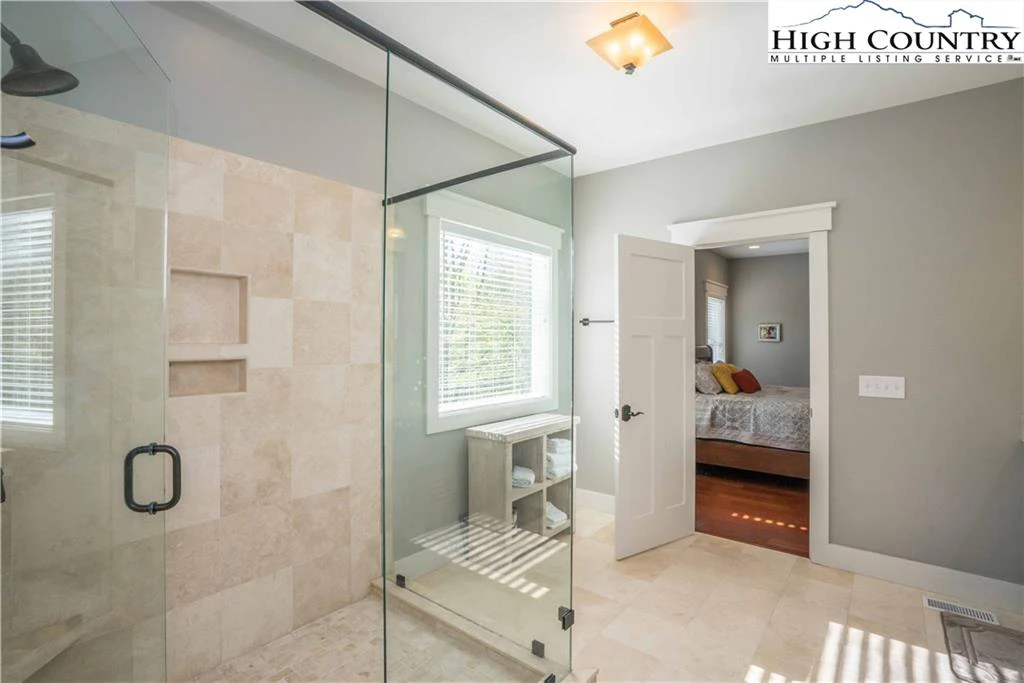 Image number 5 for the current listing