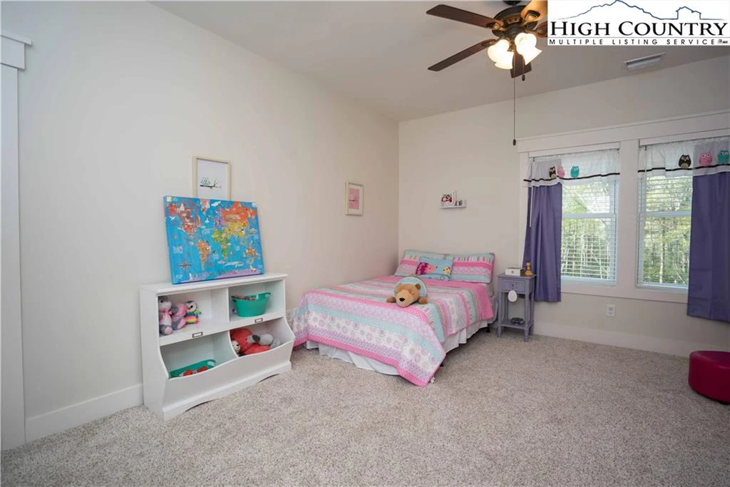 Image number 17 for the current listing